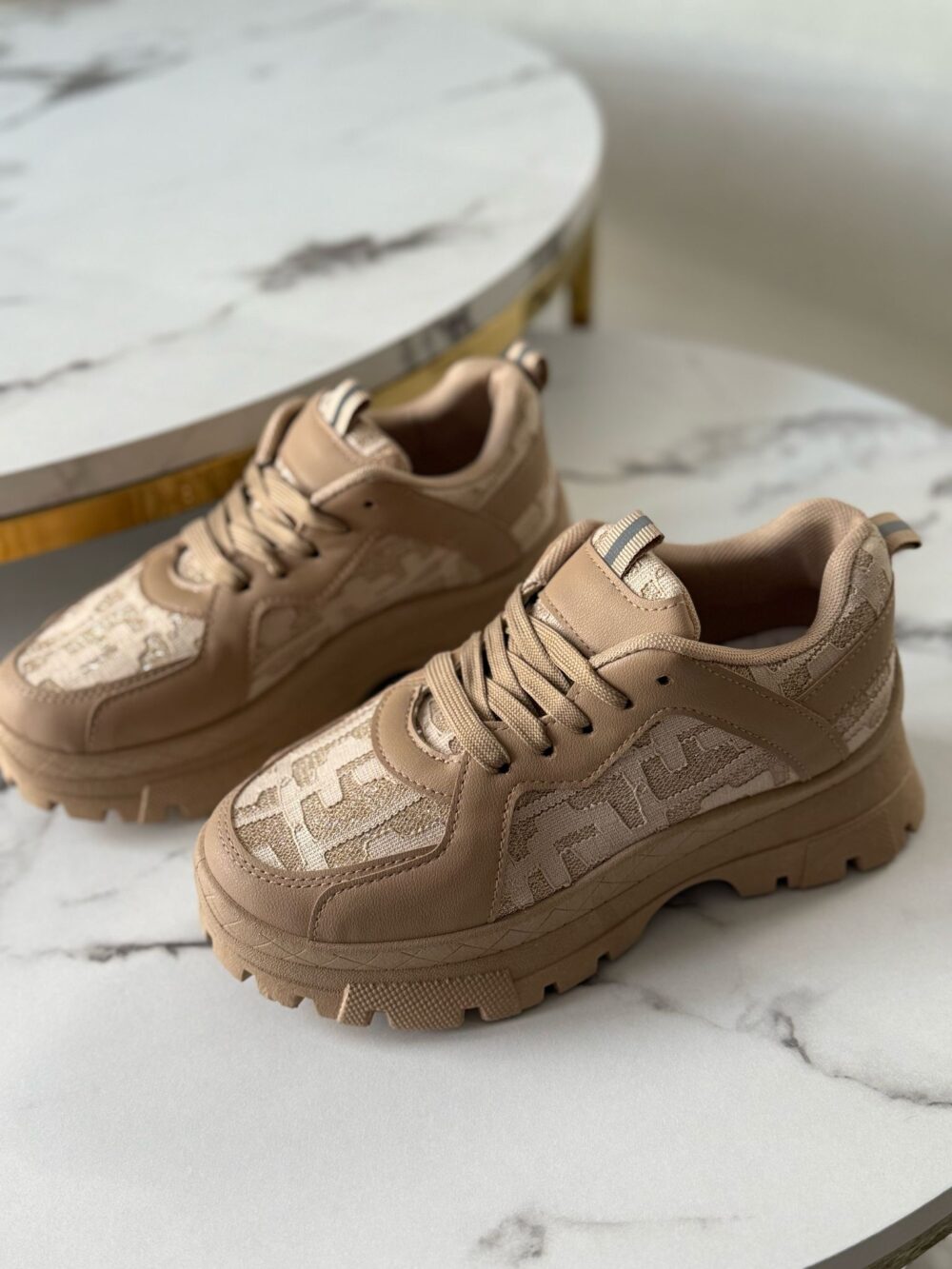 SNEAKERSY BEŻOWE NA PLATFORMIE