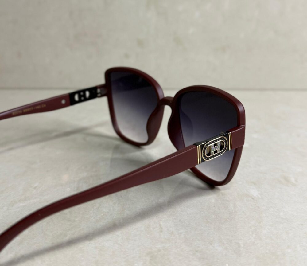 ELEGANCKIE OKULARY BORDOWE Z OZDOBNYM DETALEM - obrazek 3