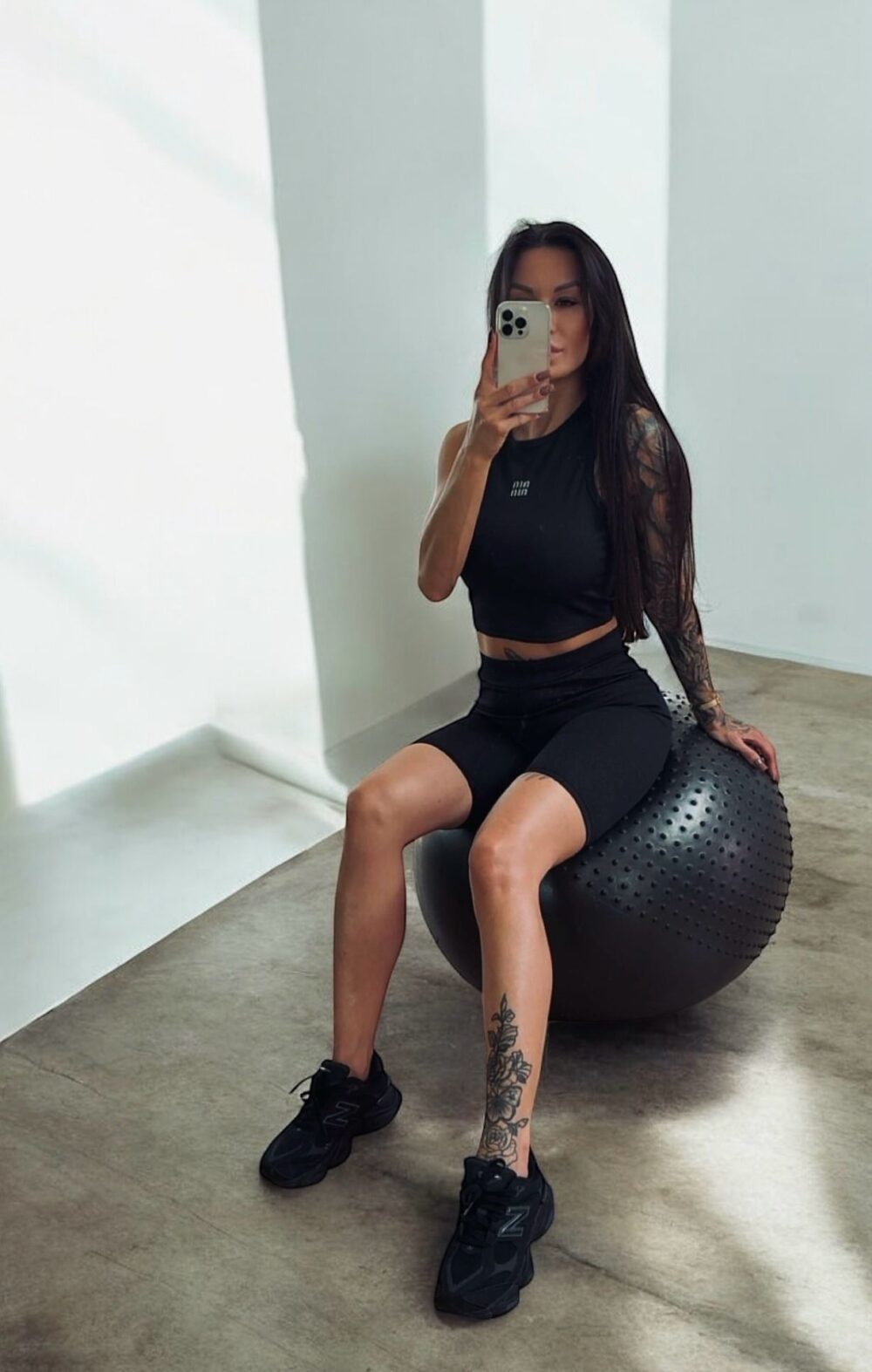 KOMPLET FITNESS 2 CZĘŚCIOWY TOP+ KOLARKI CZARNY
